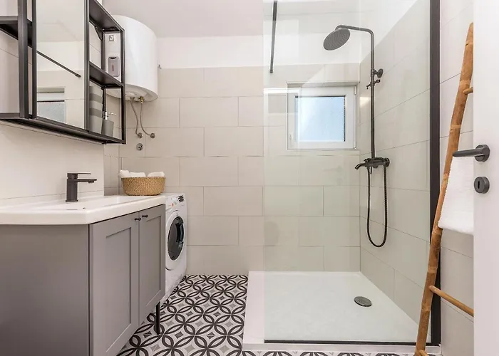 Vista Mare - 3 Bedroom, Sea View Апартаменты Макарска