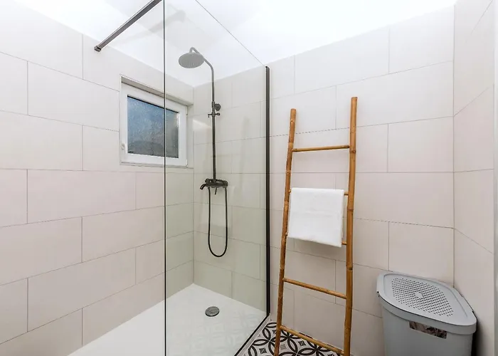 Vista Mare - 3 Bedroom, Sea View Макарска
