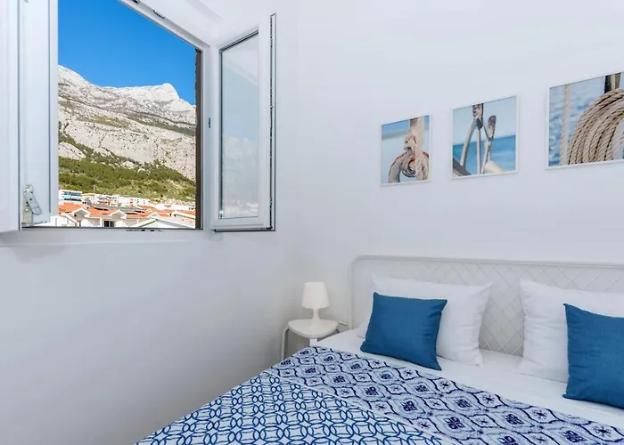 Vista Mare - 3 Bedroom, Sea View Апартаменты Макарска