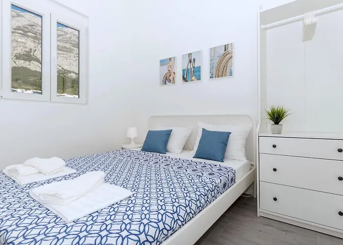Vista Mare - 3 Bedroom, Sea View Макарска